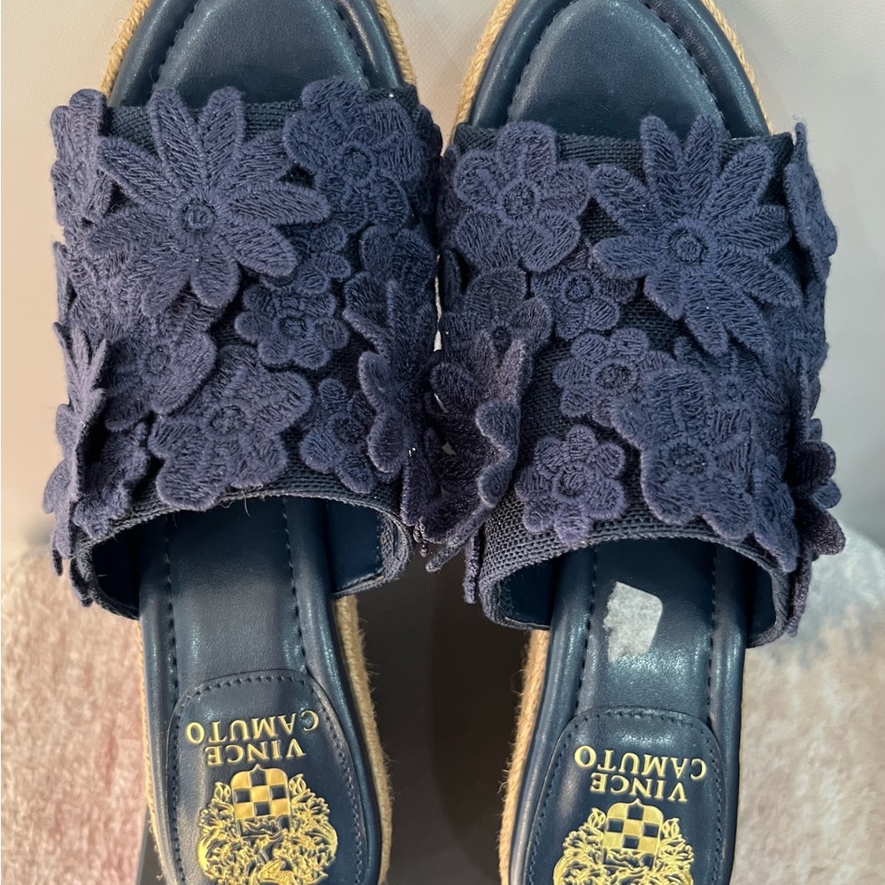 Vince‎ Camuto Navy Blue Floral Wedge Sandals Espadrille Slip-On New